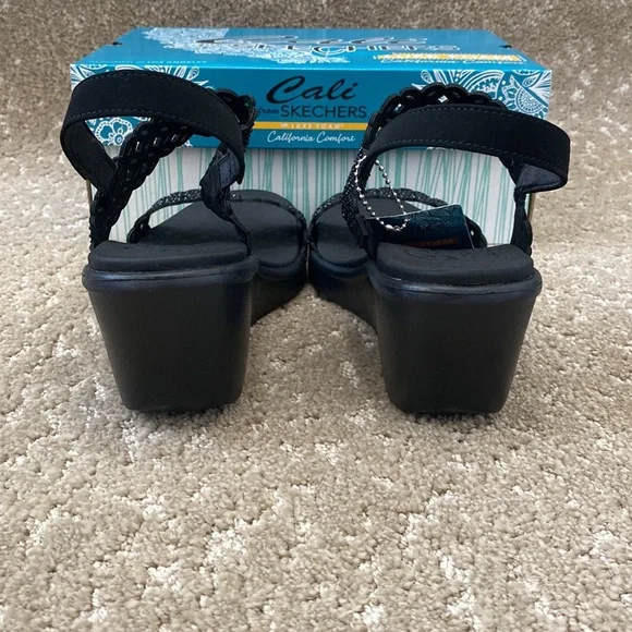 Cali From Skechers- Luxe Foam Sandals- Size 11 - Picture 5 of 7